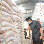 Bupati Tanjab Barat Resmi Melepas Penyaluran Perdana Bantuan Beras PPKM Bupati Tanjab Barat Resmi Melepas Penyaluran Perdana Bantuan Beras PPKM