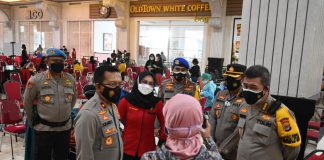 Wakapolda DIY Tinjau Vaksinasi Tahap II di Jogja City Mall Wakapolda DIY Brigjend R Slamet Santoso saat meninjau vaksinasi tahap ke II di salah satu mall Sabtu 24 Juli 2021