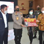 Pengusaha Asal Aceh Beri Hibah 2 Triliun ke Polda Sumsel untuk Penanganan Covid-19 Polda Sumsel mendapat bantuan dana penanggulangan covid-19 sebesar Rp.2 Triliun.