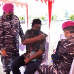 Gandeng Puskesmas Mariat, TNI AL Kembali Gelar Serbuan Vaksinasi Kepada Masyarakat Maritim Pasmar 3 bersama dengan UPTD Puskesmas Mariat menggelar serbuan vaksinasi kepada masyarakat maritim di Puskesmas Mariat, Kelurahan Mariyai, Distrik Mariat, Kab. Sorong, Papua Barat. Sabtu (31/07/2021).