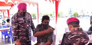 Gandeng Puskesmas Mariat, TNI AL Kembali Gelar Serbuan Vaksinasi Kepada Masyarakat Maritim Pasmar 3 bersama dengan UPTD Puskesmas Mariat menggelar serbuan vaksinasi kepada masyarakat maritim di Puskesmas Mariat, Kelurahan Mariyai, Distrik Mariat, Kab. Sorong, Papua Barat. Sabtu (31/07/2021).