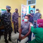 Dalam Rangka Mensukseskan Program Pemerintah, Lantamal IV Vaksinasi Warga Tanjunguban