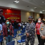 Danlantamal IV Tinjau Pelaksanaan Vaksinasi untuk Pelajar di Batam