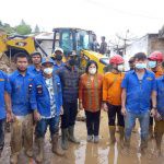Gerak Cepat Karang Taruna Padang Mas Bantu Evakuasi Longsor Lau Bawang Kabanjahe