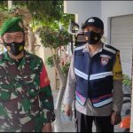 Polresta Banyuwangi dan 25 Polsek Jajaran Melaksanakan Pemasangan Sticker Contact Person Tracer Covid-19 Polresta Banyuwangi dan 25 Polsek Jajaran Melaksanakan Pemasangan Sticker Contact Person Tracer Covid-19