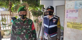 Polresta Banyuwangi dan 25 Polsek Jajaran Melaksanakan Pemasangan Sticker Contact Person Tracer Covid-19 Polresta Banyuwangi dan 25 Polsek Jajaran Melaksanakan Pemasangan Sticker Contact Person Tracer Covid-19