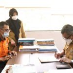 Bantuan untuk Warga, Pemko Batam Terima 100 Paket Sembako dari Baznas Pemerintah Kota (Pemko) Batam menerima bantuan 100 paket sembako dari Badan Amil Zakat Nasional (Baznas) Kepri