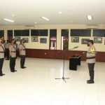 AKP Budi Hartono Resmi Menjabat Sebagai Kapolsek Lubuk Baja Kapolresta Barelang Kombes Pol Yos Guntur memimpin pelantikan sejumlah Kapolsek