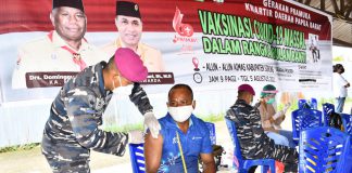 Wujudkan Herd Immunity, Korps Marinir TNI AL Bersama Dinas Kesehatan Papua Barat Gelar Serbuan Vaksinasi Massal di Kota Sorong Korps Marinir TNI AL Bersama Dinas Kesehatan Papua Barat Gelar Serbuan Vaksinasi Massal di Kota Sorong