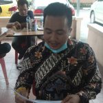 Sidang Pertama Dugaan Perbuatan Melawan Hukum PT TAF Batam Digelar, Kuasa Hukum Penggugat Minta Izin Dicabut Filemon Halewa kuasa Hukum JN saat memberikan keterangan kepada media