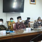 Tanjab Barat akan Jadi Tuan Rumah MTQ ke-50 Provinsi Jambi Rapat bersama Pemerintah Provinsi Jambi dalam rangka persiapan Musabaqah Tilawatil Qur’an (MTQ) ke-50 Tingkat Provinsi Jambi di Aula Kantor Gubernur Jambi, kamis (12/08/21).