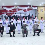 Bupati Tanjab Barat Mengikuti Sekaligus Menjadi Pembina Upacara Bupati Drs. H. Anwar Sadat, M. Ag, mengikuti sekaligus menjadi Pembina Upacara