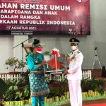 HUT RI Ke-76, Lapas Batam Serahkan Remisi Umum Kepada 864 Warga Binaan Lapas Batam bersama UPT Pemasyarakatan di Kota Batam menyelenggarakan penyerahan remisi bagi Narapidana dan Anak dalam Rangka Hari Kemerdekaan Republik Indonesia, Selasa (17/8).