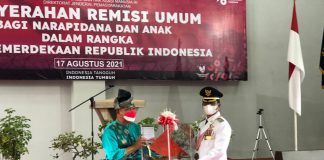 HUT RI Ke-76, Lapas Batam Serahkan Remisi Umum Kepada 864 Warga Binaan Lapas Batam bersama UPT Pemasyarakatan di Kota Batam menyelenggarakan penyerahan remisi bagi Narapidana dan Anak dalam Rangka Hari Kemerdekaan Republik Indonesia, Selasa (17/8).