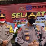 Tinjau Kegiatan Buruh di Banten, Kapolri Akan Perkuat Akselerasi Vaksinasi di Wilayah Aglomerasi Kapolri Jenderal Listyo Sigit Prabowo meninjau langsung kegiatan vaksinasi massal yang berkolaborasi bersama dengan Konfederasi Serikat Buruh Seluruh Indonesia (KSBSI) di PT. Elite, Tangerang, Banten, Kamis (11/8/2021).