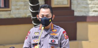 Lepas 37 Perwira Penerima LPDP, Kapolri: Jadikan Bekal Untuk Bangun Indonesia Lebih Maju Kapolri Jenderal Listyo Sigit Prabowo memimpin pelepasan 37 Perwira Polri penerima beasiswa Lembaga Pengelola Dana Pendidikan (LPDP) di halaman Gedung Utama Mabes Polri, Senin (23/8).