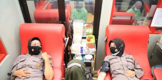 Polwan Polres Kediri Datangi PMI untuk Donor Darah Polwan Polres Kediri donor darah di kantor PMI