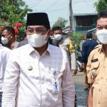Bupati Tanjab Barat Didampingi Sekretaris Daerah Tinjau Lokasi Kebakaran Bupati Tanjab Barat Didampingi Sekretaris Daerah Tinjau Lokasi Kebakaran