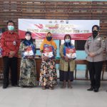 Polres Kediri Kota Bagi-bagi Beras di Kelurahan Ngampel, Dalam Rangka Hari Jadi Polwan ke-73 Polres Kediri membagikan beras di Kelurahan Ngampel