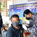 TNI AL Dabo Singkep Serbu Vaksinasi Maritim Terhadap Warga Terpencil di Desa Mentuda Lingga