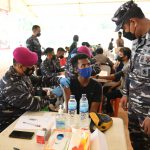 Satgas Vaksinator TNI AL dan IPDN Berhasil Memvaksin 700 Orang di Jayapura