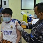 Dalam Rangka HUT ke-76 TNI AL, Lantamal IV Gelar Serbuan Vaksin untuk Masyarakat Maritim