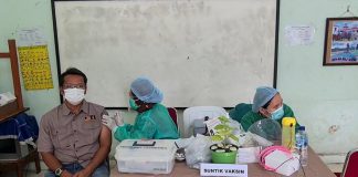 Kekebalan Kelompok Mulai Terbentuk di Indonesia, Covid 19 Makin Terkendali Kegiatan vaksinasi massal di RW 02, Kelurahan Kemanggisan, Kec. Pal Merah, Jakarta Barat, Kamis (2/9/21).