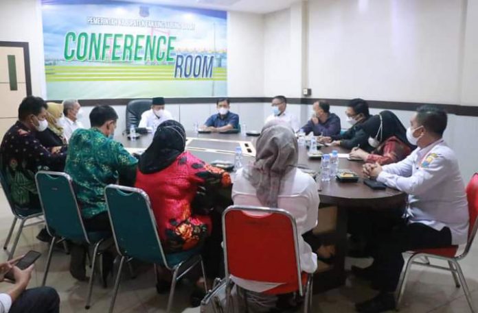 Sekretaris Daerah Haji Agus Sanusi rapat bersama Komisi IV DPRD Provinsi Jambi
