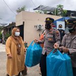 Jum’at Barokah, Polsek Lubuk Baja Kembali Bagikan Nasi Kotak ke Korban Kebakaran di Baloi