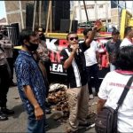 IPK Tuntut Tersangka Korupsi Kominfo Dijebloskan ke Penjara Aksi demo Ikatan Pemuda Kediri di depan kantor Kabupaten Kediri