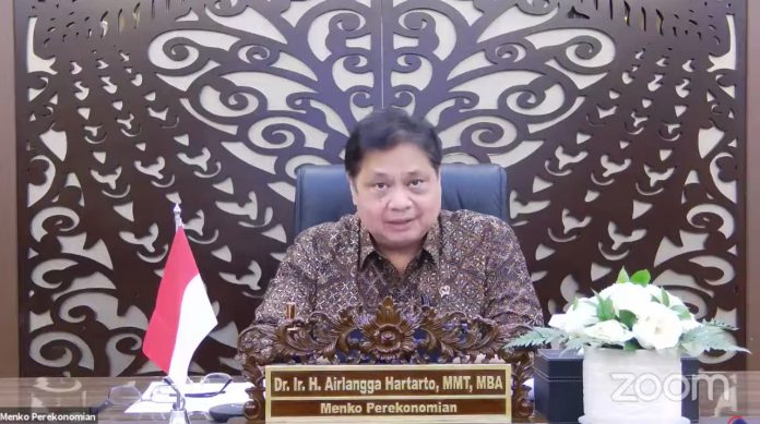 Menteri Koordinator Bidang (Menko) Perekonomian Airlangga Hartarto dalam Keterangan Pers mengenai Perkembangan PPKM Terkini, di Jakarta, Senin (20/09/2021) sore. Menteri Koordinator Bidang (Menko) Perekonomian Airlangga Hartarto dalam Keterangan Pers mengenai Perkembangan PPKM Terkini, di Jakarta, Senin (20/09/2021) sore.