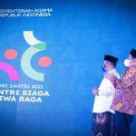 Kemenag Rilis Logo Hari Santri, Ini Filosofi Tema dan Logo Hari Santri 2021 Menteri Agama Yaqut Cholil Qoumas telah merilis tema dan logo Hari Santri 2021, pada Selasa, 21 September 2021, di Auditorium HM Rasjidi, Kantor Kementerian Agama Jakarta