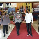 Polri Bersinergi dengan BEM dan OKP Gelar Vaksinasi Merdeka se-Indonesia Presiden Indonesia Joko Widodo (Jokowi) yang didampingi oleh Kapolri Jenderal Listyo Sigit Prabowo, di Institut Pertanian Bogor (IPB), Rabu (22/9/2021)