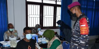 Mahasiswa dan Pelajar Sorong Jadi Target Serbuan Vaksinasi Maritim Korps Marinir TNI AL