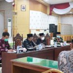 Bupati Tanjab Barat Pimpin Rapat Penegasan dan Penetapan Batas Desa Kampung Baru Bupati Tanjab Barat Pimpin Rapat Penegasan dan Penetapan Batas Desa Kampung Baru