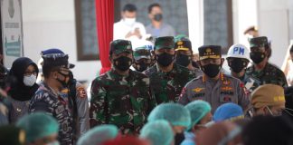 Percepatan Herd Immunity: Serbuan Vaksinasi Sasar 15.000 Warga Banyuwangi Dihadiri oleh Panglima TNI dan Kapolri Kunjungan panglima TNI untuk memantau program vaksinasi covid