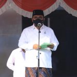 Menag Apresiasi Kemampuan Pesantren Hadapi Pandemi, Perpres 82 Jadi Kado Indah Buat Santri Menag Yaqut saat menjadi inspektur upacara peringatan Hari Santri di halaman kantor Kemenag, Jakarta, Jumat (22/10/2021).