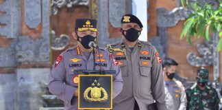 Pimpin Apel Pasukan Sambut Wisman di Bali, Kapolri: Sebagai Gerbang Terakhir Tolong Disiplin Kapolri Jenderal Listyo Sigit Prabowo memimpin Apel gelar pasukan dalam rangka kesiapan penerimaan Wisatawan Mancanegara (Wisman) di Bandara Internasional I Gusti Ngurah Rai, Bali, Sabtu (23/10).