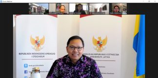 KBRI Stockholm Bekerjasama dengan SIS, Ada Kita Forum dan Ruanita Gelar Webinar KDRT yang Terjadi di Luar Indonesia Dubes RI untuk Swedia dan Latvia, Kamapradipta Isnomo sedang memberikan sambutan resmi di awal Webinar