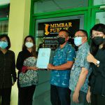 Dewan Pers Verifikasi Faktual Mimbarpublik.com Penyerahan dokumen Verifikasi Faktual kepada Pimpinan Redaksi mimbarpublik.com, Hendrata Yudha, di Kantor pusat Gedung Graha Mas Lt.3. R-WCL401. Batam, sekira pukul 16.00. WIB, Selasa (26/10/2021) (Foto/Mimbarpublik)