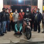 Polres Karo Ungkap Kasus Curanmor Depan Gereja Bethel Indonesia Tampak Unit Tekab Polres Tanah Karo dan Pelaku Curanmor Beserta Barang Bukti, Selasa (26/10/2021).(Foto/Mimbarpublik)