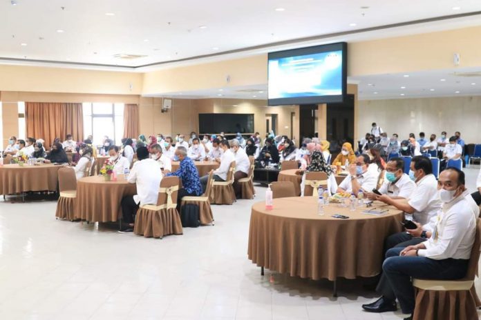 Sekdako Batam, Jefridin Hamid membuka kegiatan bimtek dan penerapan kebijakan sistem informasi kearsipan dinamis terintegrasi, Rabu (24/11/21). Foto: YN/Mimbarpublik.com