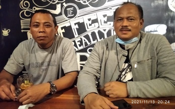 Pjs ITM Budi Musranto bersama Port Manager, Capt Wahyu Wijayanto saat dijumpai awak media di Bintan, Sabtu (13/11/21) malam. Foto: Juliansyah/Mimbarpublik.com