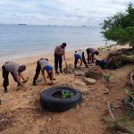 HUT ke-71, Ditpolairud Polda Kepri Bersih-Bersih Pantai