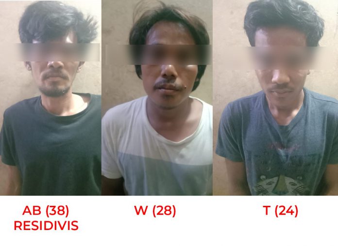 Para pelaku curanmor yang berhasil ditangkap Polsek Sagulung, Senin (22/11/21). Foto: Dok Polres Sagulung