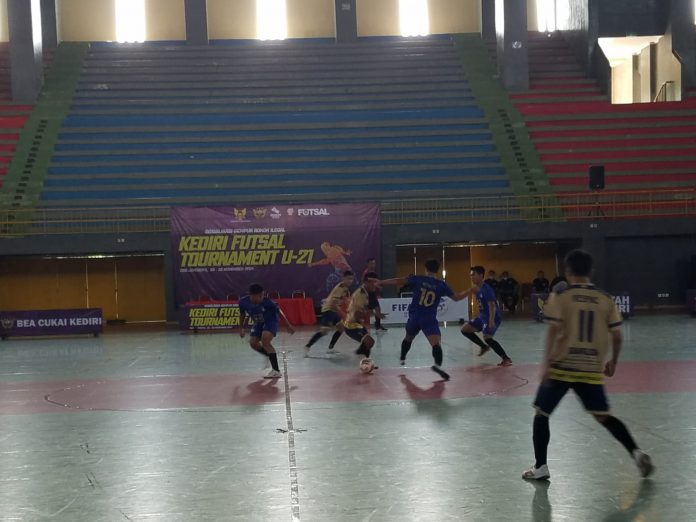 Turnamen Futsal Piala Disbudpapora di Gor Jayabaya kota kediri, Sabtu (27/11/2021).
Foto : Dok Mimbarpublik.com