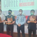 Bea Cukai Batam dan KSOP Silaturahmi ke Kantor Imigrasi Kelas I Batam, Perketat Pengawasan Bersama Kepala Kantor Imigrasi Batam, Kepala Bea Cukai Batam, dan Kepala KSOP Batam saat silaturahmi coffee morning, (Senin 01/11/2021) Foto/Non.