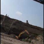 Kepala Teknik Tambang (KTT), PT Ngaini Mengundurkan Diri, Kegiatan Tambang Tetap Beroperasi Aktivitas Tambang PT. Ngaini, (10/10/2021). Foto: Biro blitar