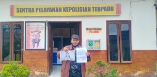 Warga Desa Benganding Hilang, Sampai Saat Ini Keberadaanya Belum Ditemukan Sejarah Pandia, Orang Tua Jeyen Br Sembiring saat melaporkan Orang Hilang Ke Satuan Polres Tanah Karo. (2/11/2021)Foto: Nico Ginting/Mimbarpublik.com