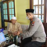 Kegiatan Kapolres Karimun di Jumat Berkah Giat Kapolres Karimun di Jumat berkah, Jumat (5/11/21). Foto: Humas Polres Karimun